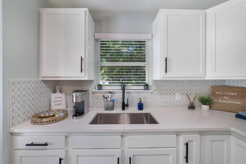 New Modern Bungalow Close To Downtown! Fully Fenced Yard St. Augustine Εξωτερικό φωτογραφία