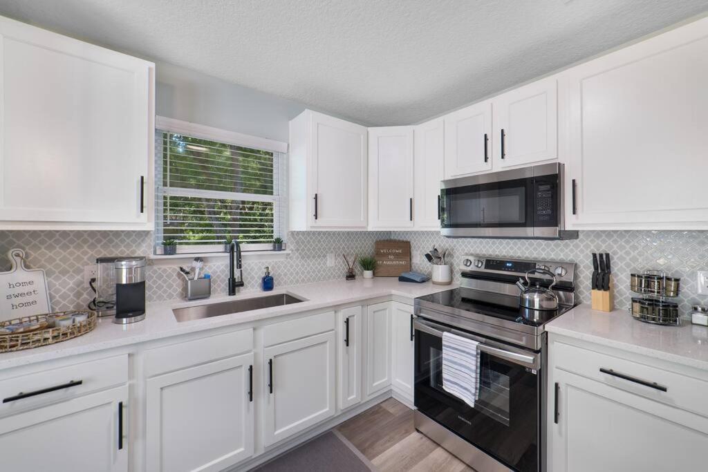 New Modern Bungalow Close To Downtown! Fully Fenced Yard St. Augustine Εξωτερικό φωτογραφία